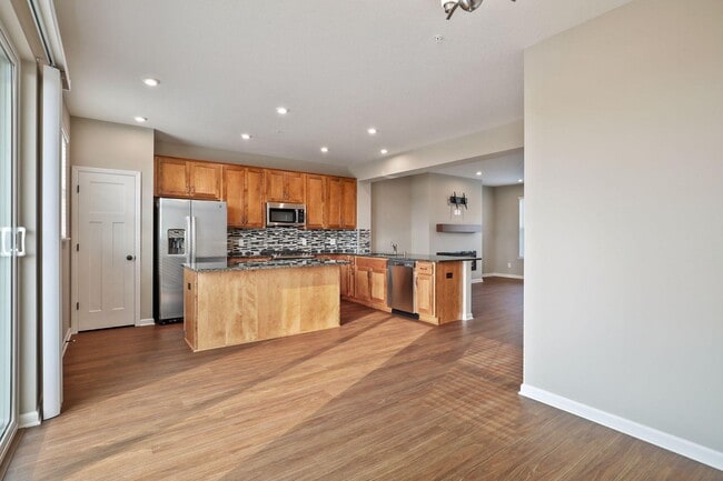 6532 Joliet Ave S in Cottage Grove, MN - Foto de edificio - Building Photo