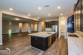 10053 Mountain Foothills Ave in Las Vegas, NV - Building Photo - Building Photo