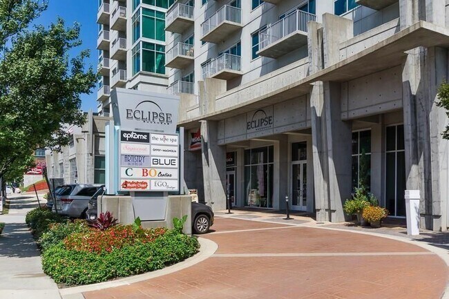 250 Pharr Rd NE in Atlanta, GA - Foto de edificio - Building Photo