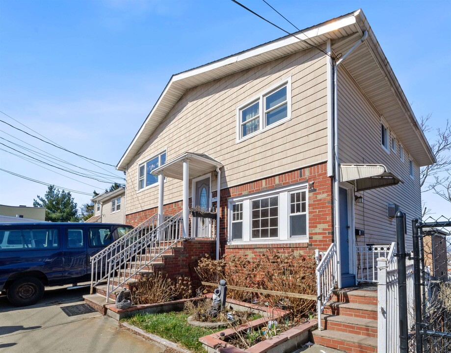 7507 Durham Ave in North Bergen, NJ - Building Photo