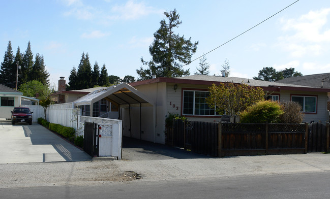 105 Nueva Ave in Redwood City, CA - Foto de edificio - Building Photo