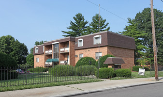 3205-3207 Mozart Ave Apartamentos