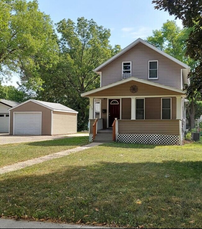 613 15th St SW Rentals in Willmar, MN