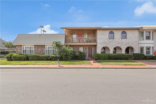 19 S 5th St in McAllen, TX - Foto de edificio - Building Photo