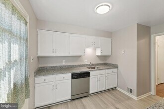 1549 Bruton Ct in McLean, VA - Building Photo - Building Photo