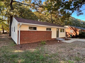 1813 Blain St in High Point, NC - Foto de edificio - Building Photo