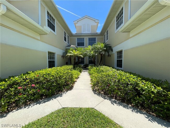 8480 Mystic Greens Way in Naples, FL - Foto de edificio - Building Photo