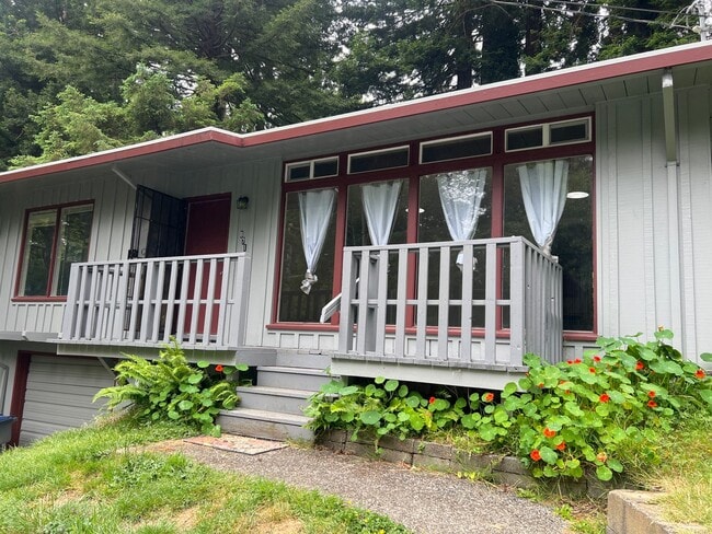 871 Shirley Blvd in Arcata, CA - Building Photo - Building Photo