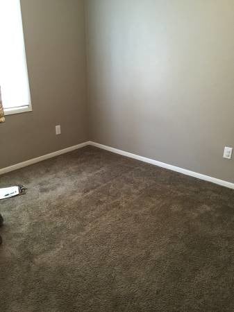 107 E Jasper St, Unit 3 in Pleasantville, IA - Foto de edificio - Building Photo