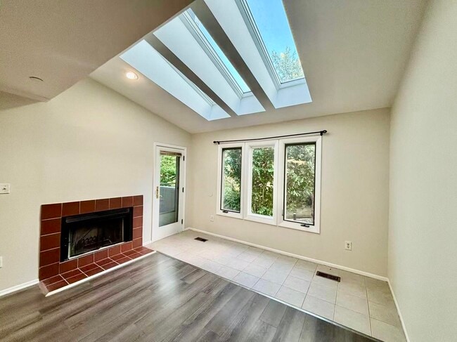 781 Spinnaker Ct in Secaucus, NJ - Building Photo - Building Photo