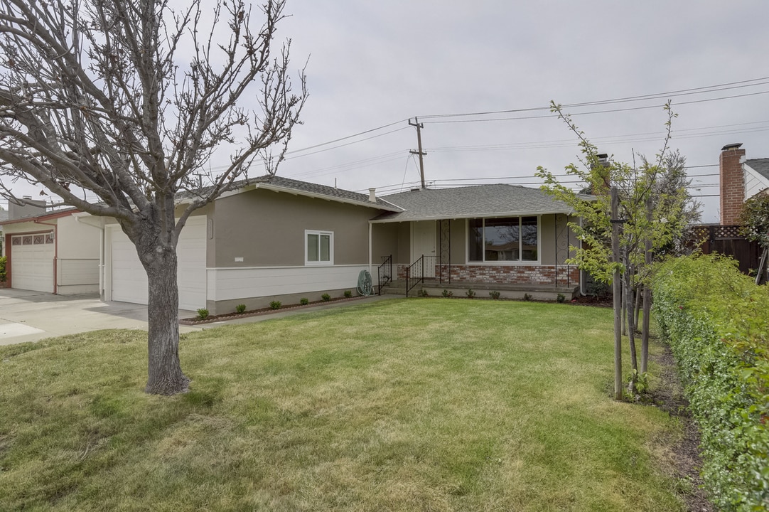 2246 Kent St in San Mateo, CA - Building Photo