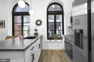 1415 Locust St in Philadelphia, PA - Building Photo - Building Photo