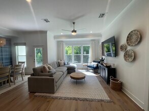 1549 Alum Creek Dr in Baton Rouge, LA - Building Photo - Building Photo