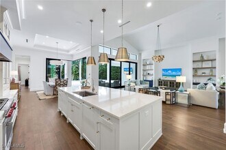 3200 Crayton Rd in Naples, FL - Building Photo - Building Photo