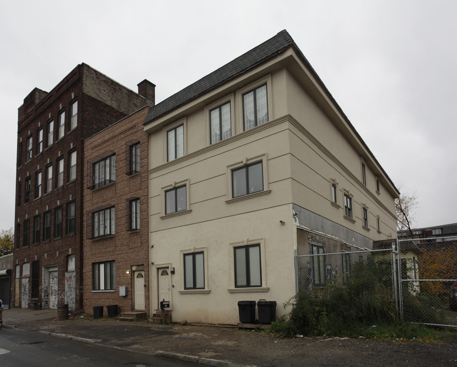 114 Sandford St in Brooklyn, NY - Foto de edificio