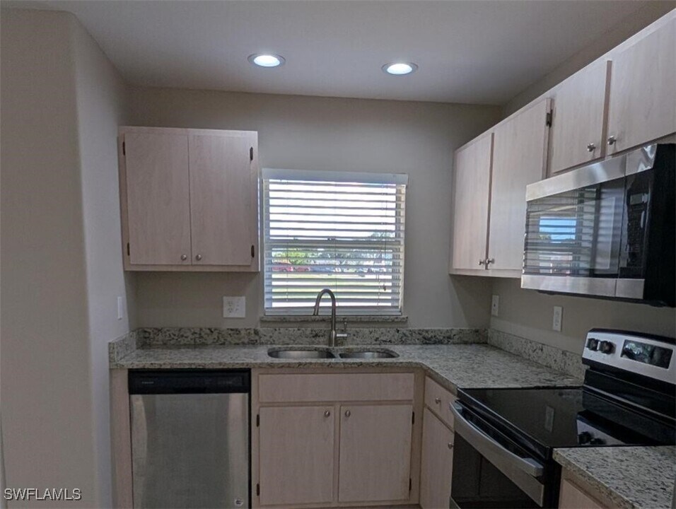 614 SE 6th St in Cape Coral, FL - Building Photo