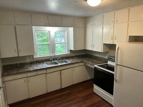 3427 W Michigan Ave in Kalamazoo, MI - Foto de edificio - Building Photo