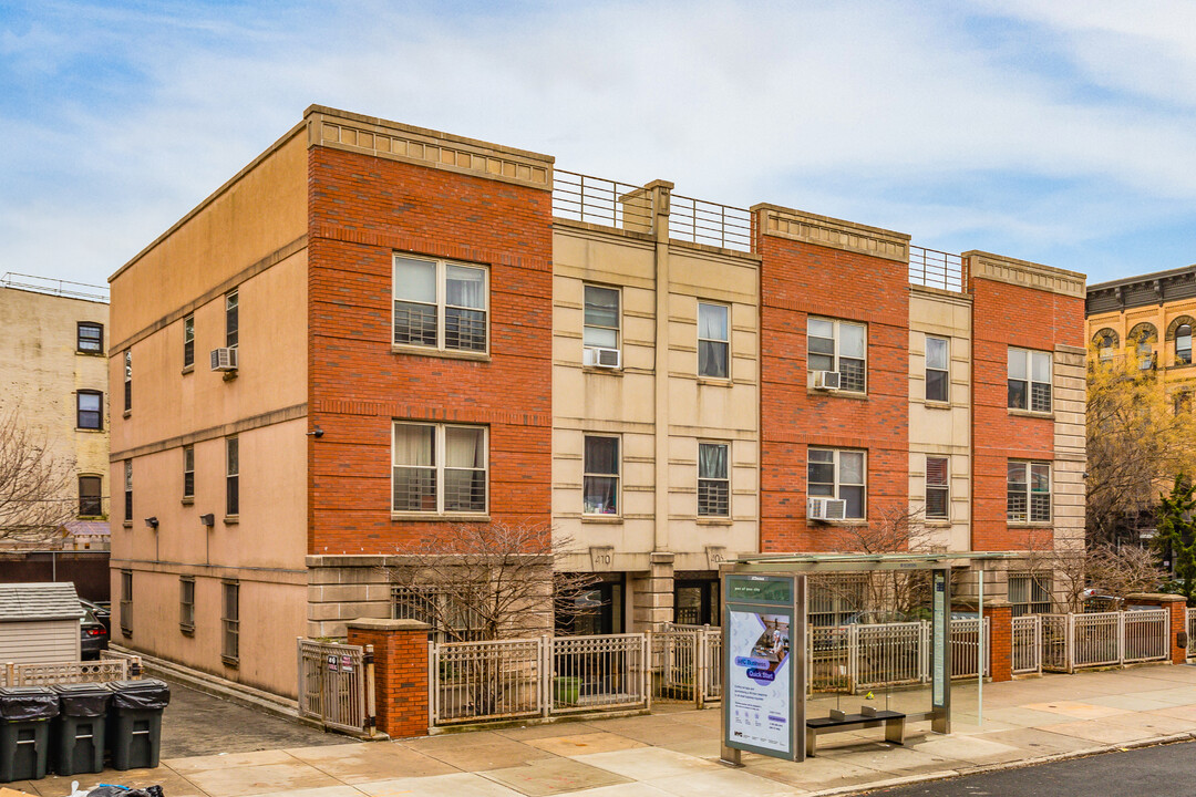 402 Halsey St in Brooklyn, NY - Building Photo