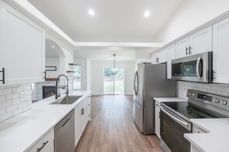 918 NE Oakmont Loop in Albany, OR - Foto de edificio - Building Photo