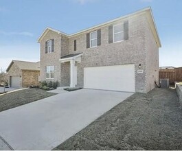 1304 Hamilton St in Howe, TX - Building Photo - Building Photo