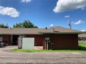 27 W 4th St in Mulberry, AR - Building Photo - Building Photo