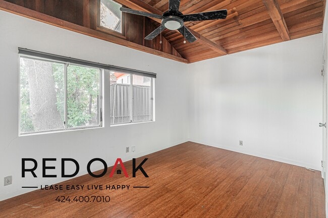 476 1/2 Crane Blvd in Los Angeles, CA - Building Photo - Building Photo