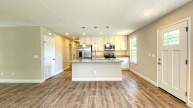 127 Hawthorne Dr in Brevard, NC - Building Photo - Building Photo