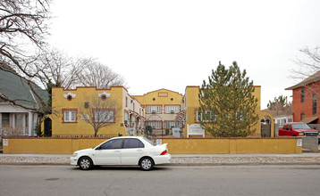 210 High St NE in Albuquerque, NM - Foto de edificio - Building Photo