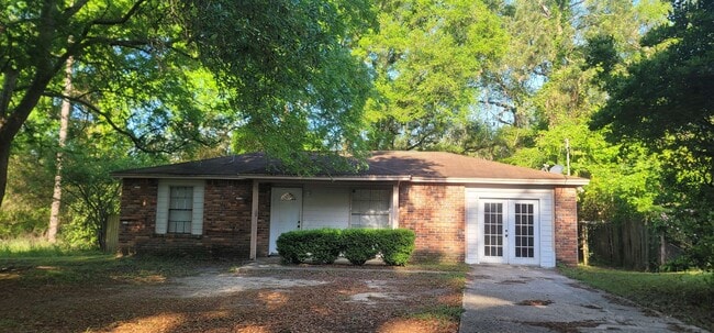 5889 Cypress Cir in Tallahassee, FL - Building Photo - Building Photo