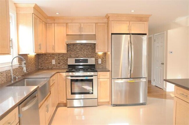 15 Rockland St in Newton, MA - Building Photo - Building Photo