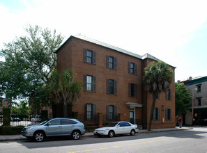 Warren Place Apartments in Charleston, SC - Building Photo - Building Photo