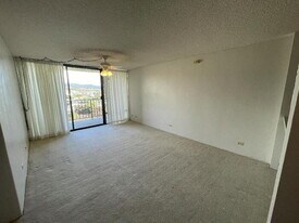 98-500-500 Koauka Loop in Aiea, HI - Building Photo