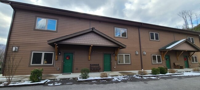 121 Village Dr
