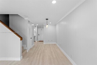 8600 SW 67th Ave in Miami, FL - Building Photo - Building Photo