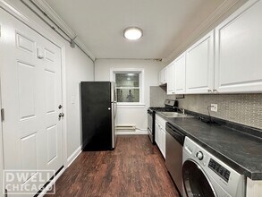 2125 W Giddings St, Unit G in Chicago, IL - Foto de edificio - Building Photo