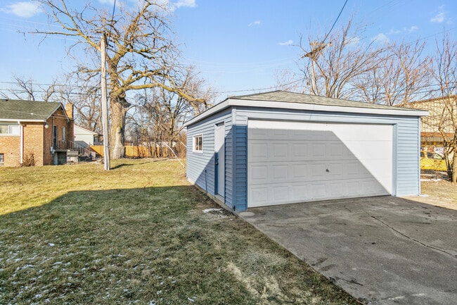 922 E 155th St in Phoenix, IL - Building Photo - Building Photo
