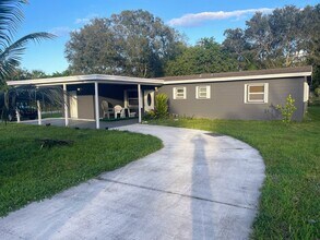 110 N 40th St in Fort Pierce, FL - Building Photo - Building Photo