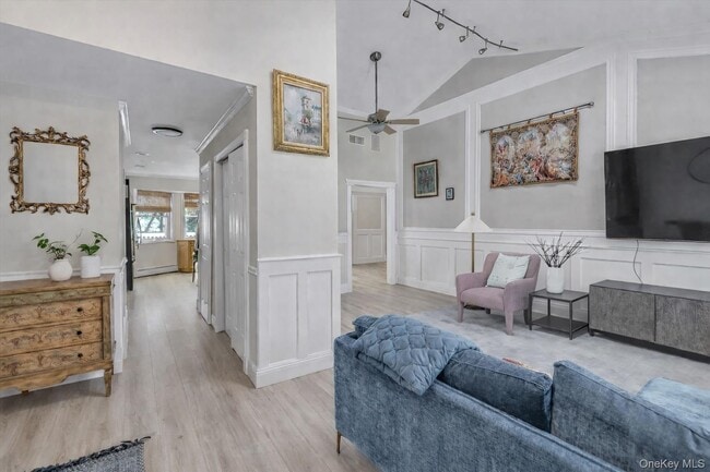 28 Pagnotta Dr in Port Jefferson Station, NY - Building Photo - Building Photo