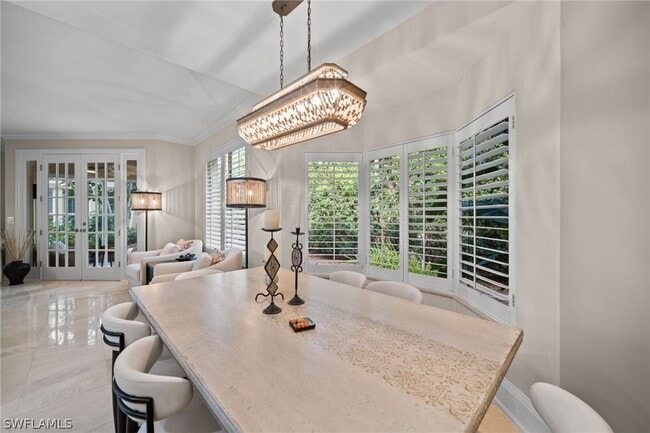 261 Colonade Cir