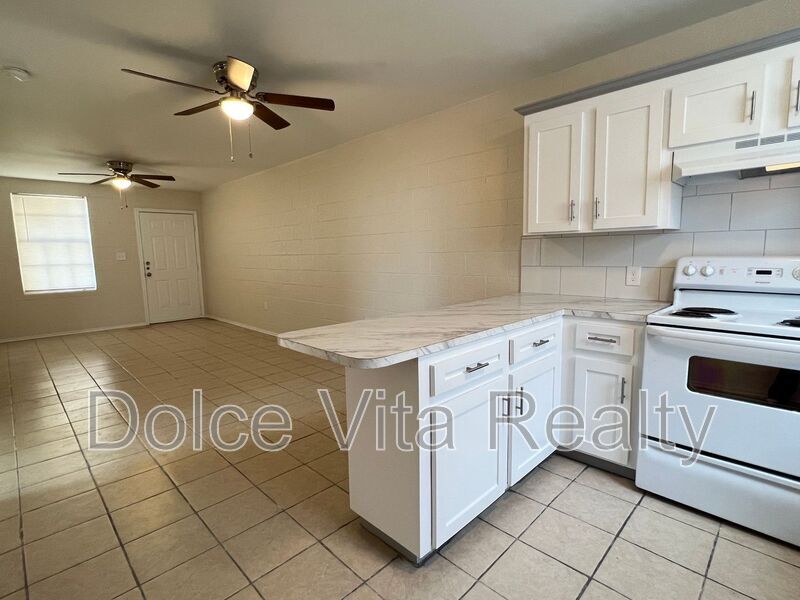 225 N 28th St in McAllen, TX - Building Photo