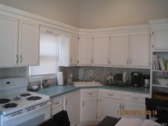 82 California St in Long Beach, NY - Building Photo - Building Photo