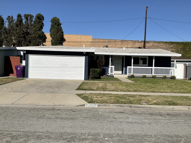 property at 5631 E Vernon St