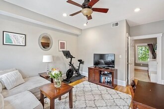 177 W 6th St, Unit 4 in Boston, MA - Building Photo - Building Photo