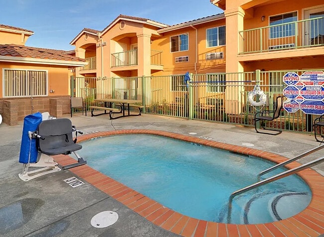 Seasons at Anderson in Anderson, CA - Foto de edificio - Building Photo