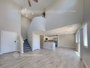 10428 Chandra Ave in Las Vegas, NV - Building Photo - Building Photo