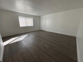 15866 Sago Rd, Unit Apt in Apple Valley, CA - Building Photo