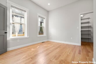 531 E 5th St, Unit 1 in Boston, MA - Foto de edificio - Building Photo