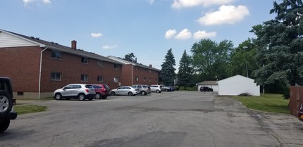 Cedarwood Apartments in Lockport, NY - Building Photo - Building Photo