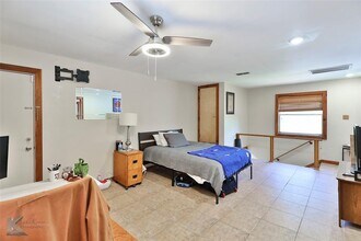 718 E N 10th St in Abilene, TX - Building Photo - Building Photo