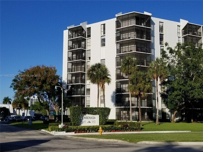 3475 N Country Club Dr in Miami, FL - Foto de edificio - Building Photo
